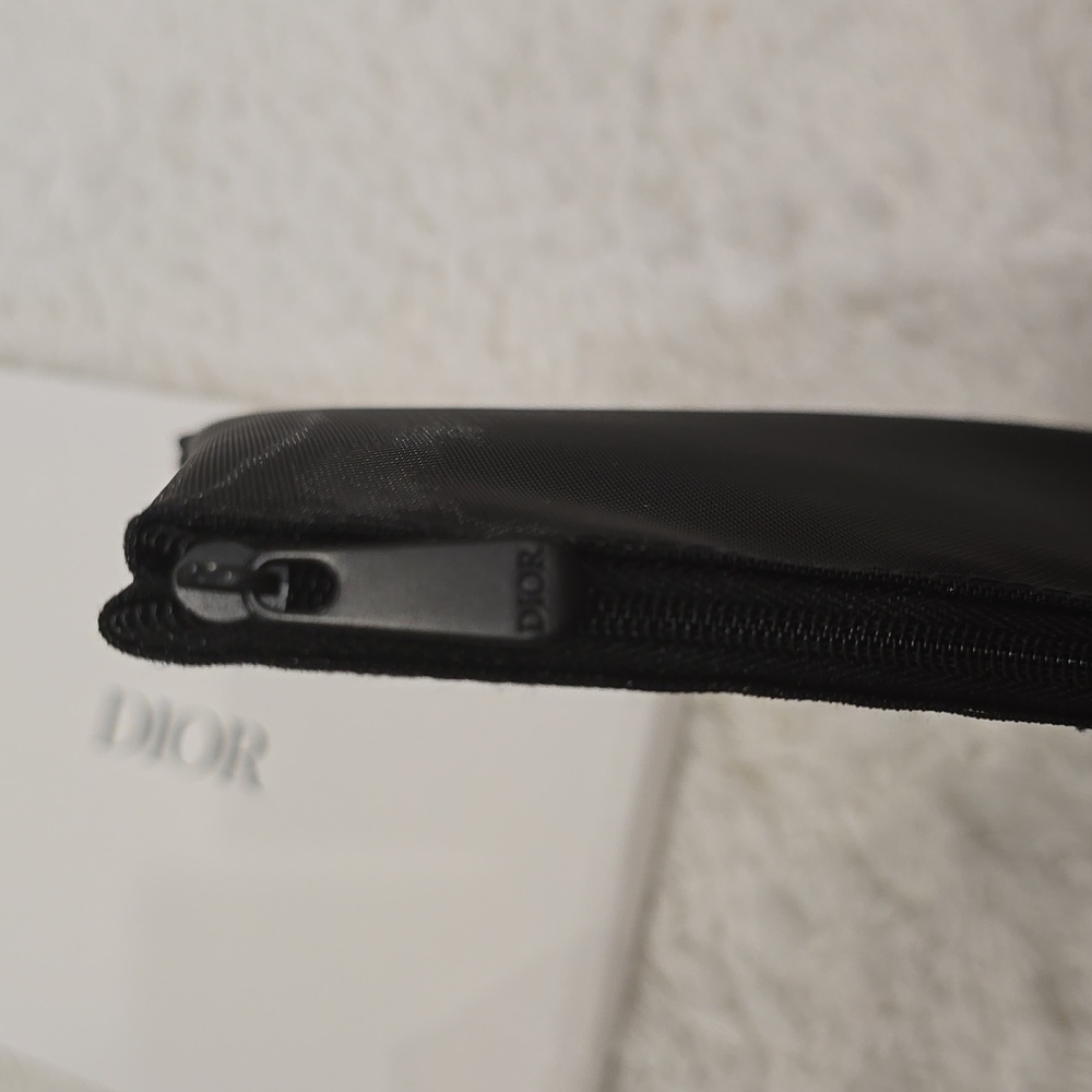 Dior Travel Mesh Bag Makeup - Picture 2 of 6
